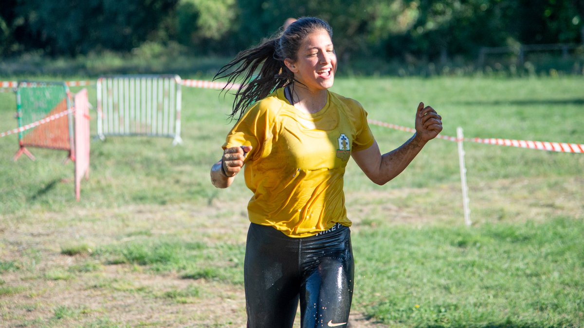 LaLegion's tweet photo. Starke Frauen beim diesjährigen #InfernalRun im Camp des Garrigues, veranstaltet vom 2. Infanterie-Fremdenregiment (2e REI). Es war zugleich der 1. Wettbewerb, zu dem auch Zivilisten zugelassen waren. Die zu bewältigende Strecke betrug 12,8 km. Alle Finisher bekamen eine tolle🏅. https://t.co/siQy96nqya