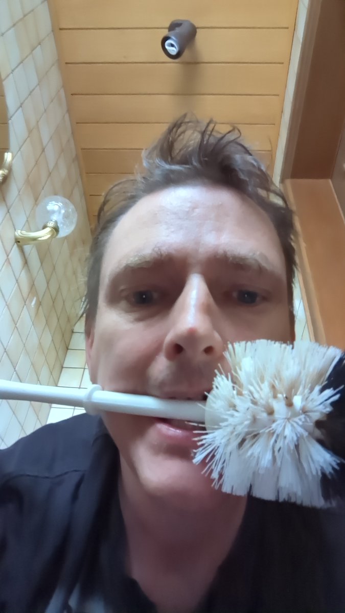 m_eigentum's tweet photo. @LadyAngelBlue1 

Bitte um Verzeihung das ich versagt habe göttliche Göttin ich bin Elender Bastard https://t.co/OBwF26XLzp