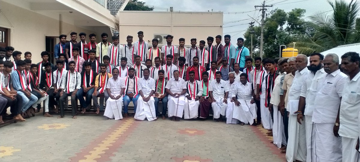 MlaSampath's tweet photo. இன்று அரூர் சட்டமன்ற தொகுதி மொரப்பூர் மேற்கு ஒன்றியம் கொன்றம்பட்டி கருவேலம் பட்டி இளைஞர்கள் தங்களை கழகத்தில் கழக அமைப்பு செயலாளர் முன்னாள் அமைச்சர் பாலக்கோடு சட்டமன்ற உறுப்பினர் தருமபுரி மாவட்ட கழகச் செயலாளர் கே பி அன்பழகன் அவர்கள் தலைமையில் இணைத்துக் கொண்டனர் https://t.co/ozZHuji4Rh