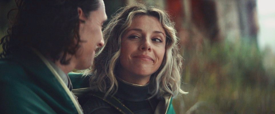 SylkiMemes's tweet photo. Let one of the 600 tweets you see today be Loki and Sylvie sharing a blanket https://t.co/WbewemoPyt