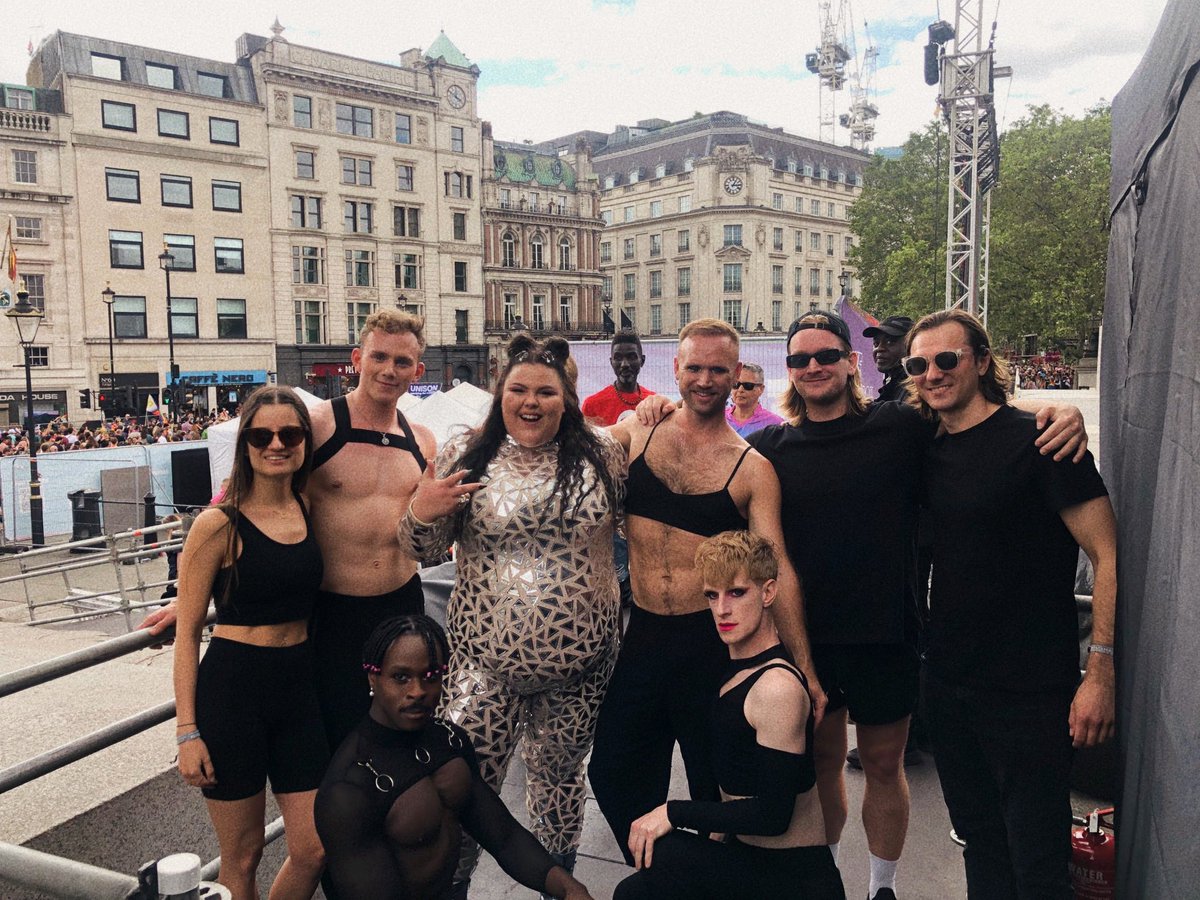 violetverigo's tweet photo. Magical time playing @PrideInLondon Trafalgar Square and Leicester Square stages yesterday 🌈

Best crowd ever 🥰💙

#PrideLondon #TrafalgarSquare #Pride2023 #MusicAndDreams https://t.co/DVvDCiu1hy