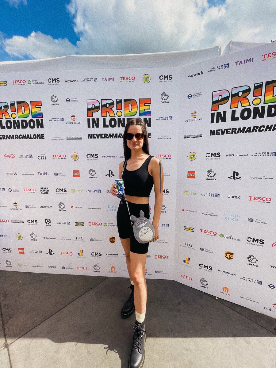 violetverigo's tweet photo. Magical time playing @PrideInLondon Trafalgar Square and Leicester Square stages yesterday 🌈

Best crowd ever 🥰💙

#PrideLondon #TrafalgarSquare #Pride2023 #MusicAndDreams https://t.co/DVvDCiu1hy