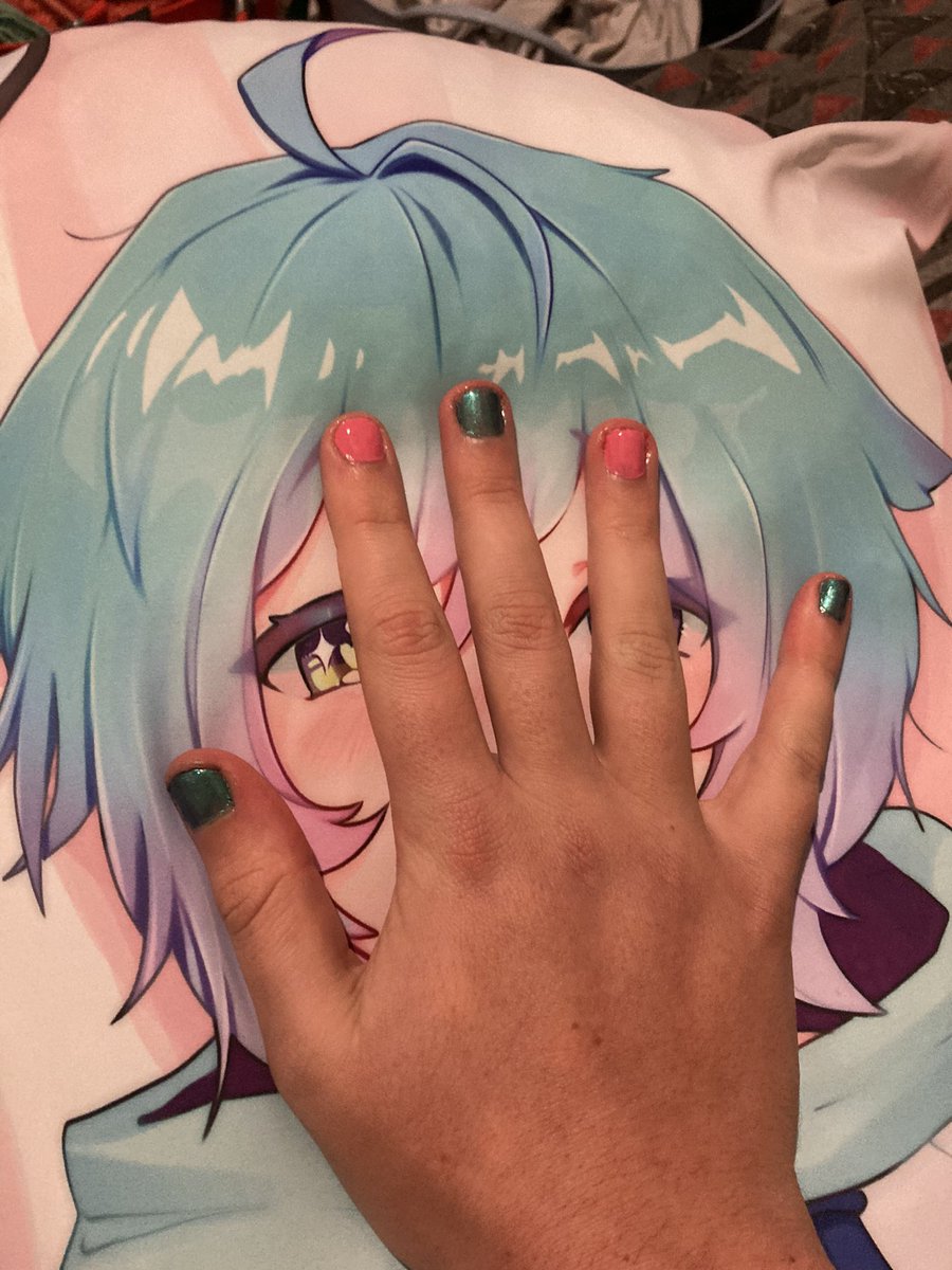 FrankiVT's tweet photo. Good news I finally got my linechu dakki 🥰
Also I did my nails blue & pink to celebrate 🥰
Bad news well you should watch the video 😭
@linechu #linechumerch https://t.co/AArdRepcT4