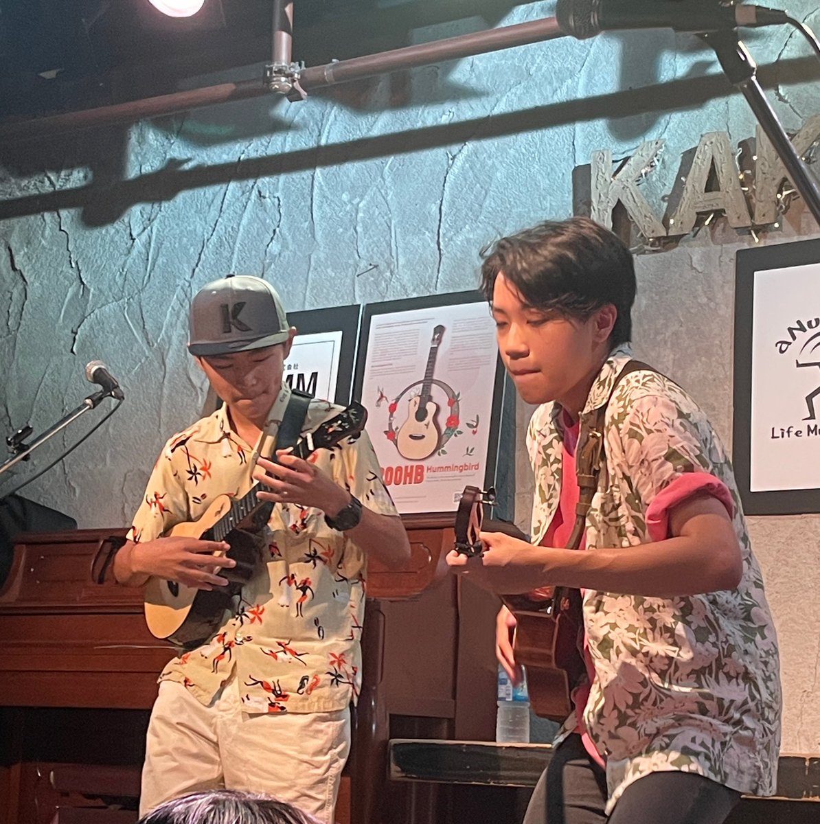 ukuleleQs's tweet photo. Q's参上!!
とんでもないステージを観ました‼️
#FengE #Kai
#御茶ノ水KAKADO https://t.co/f0dhofjdEt