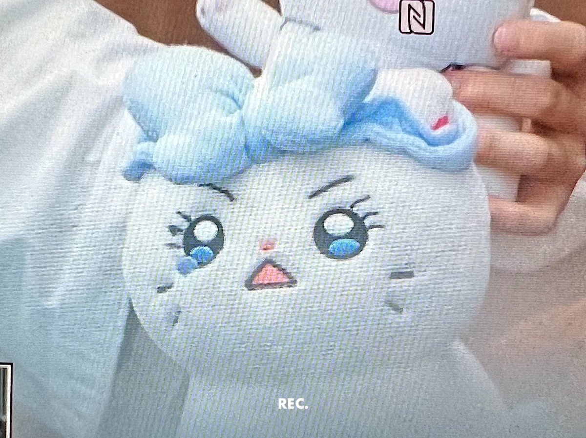 팬싸장에서 속눈썹 펌 시술 

#BX #이병곤 #병곤 #CIX