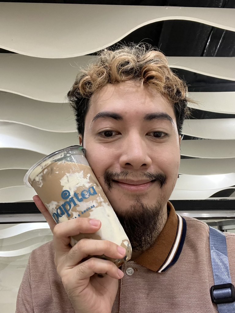 PaoloDeCastro4's tweet photo. Okinawa Cream Cheese 🧋🖤🥛🍂 only at @papiteaph #BlackTeaMilkTeaInYourArea 👈🏻#PaoloWantsToTry🙆🏻 #WhatYahThink💁🏻♂️ #PaoloProblems🤦🏻♂️ https://t.co/AYDAw80K2c