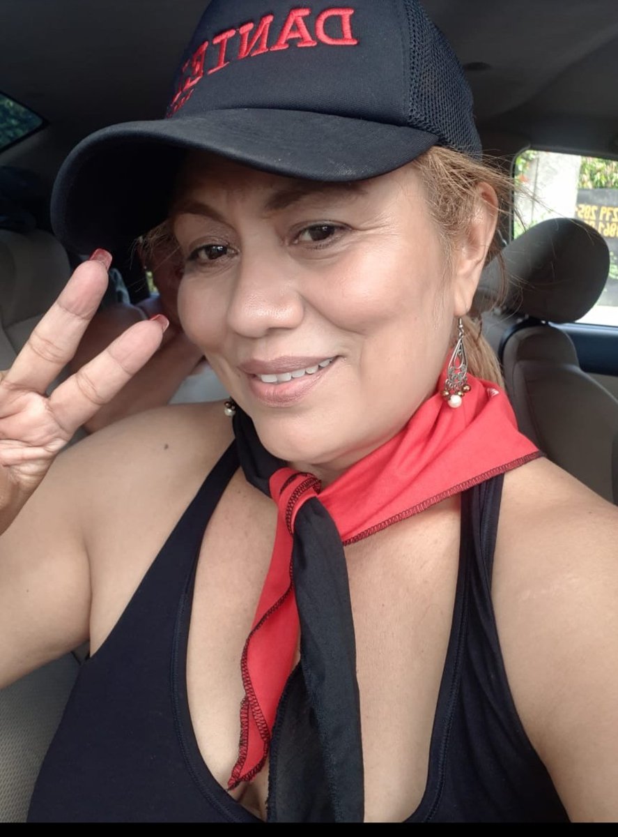 Hoy no es un día cualquiera es el cumpleaños de la mujer que me dió la vida, mi madre.
Una excelente amiga, compañera y gran Revolucionaria, mi gran ejemplo a seguir.
Te amo infinitamente madre bella
Feliz cumpleaños 🎉
Estamos es julio Victorioso ❤️🖤

#4419SiempreMasAlla
