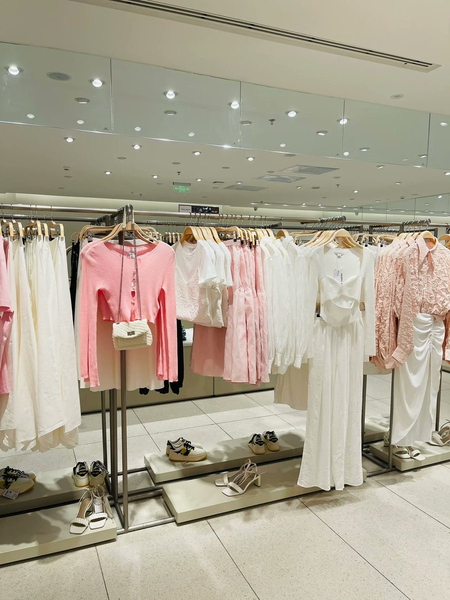 sem_tony's tweet image. 👗 From stunning dresses that will make you feel like a princess 👸 to chic tops that will turn heads wherever you go, our collection has something for every style and occasion. 🌟