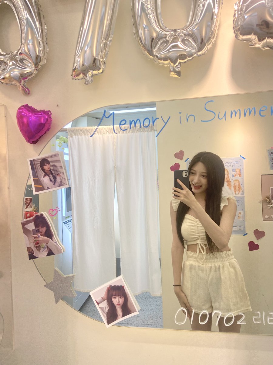 ILY1_MEMBERS's tweet photo. #장로나 
오늘은 우리 너구리리카 생일이에요!!
Happy Birthday～
愛してる！！ https://t.co/qonn9WZa5I
