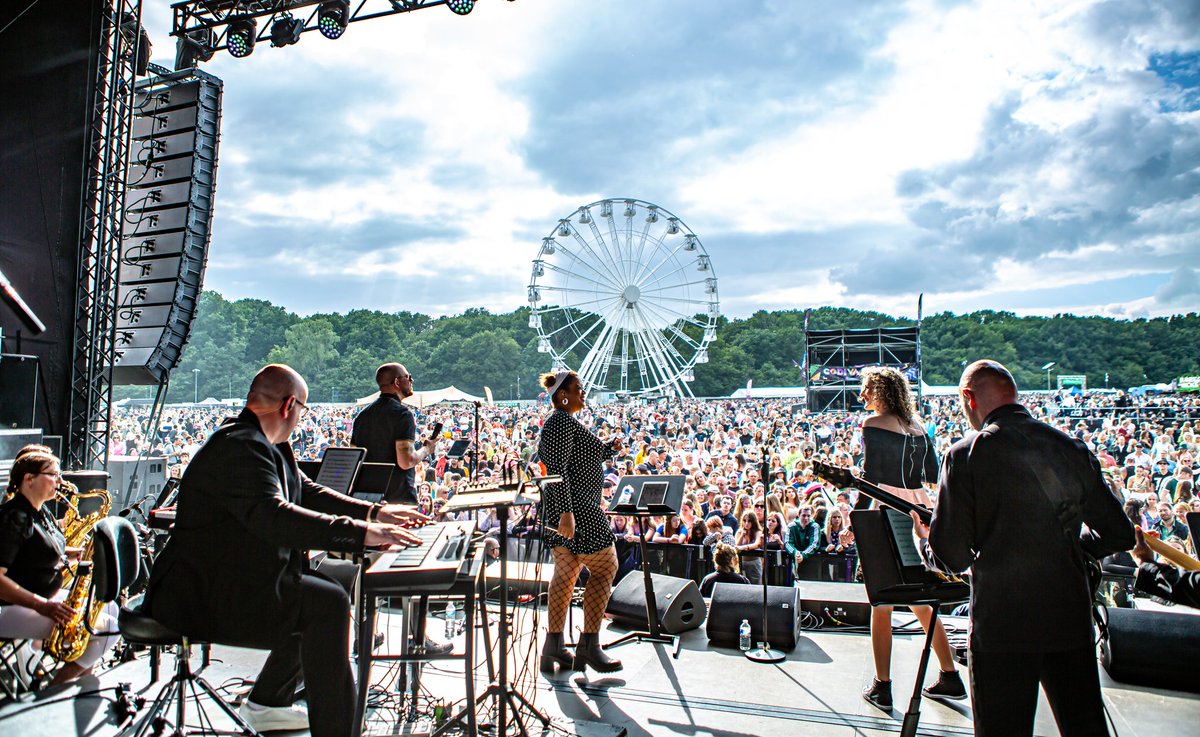pdicko67's tweet photo. A brilliant day working @godivafestival with #secretsymphony
Fabulous two tone set. Endorsed during her set by no other than the amazing #Paulineblack
Reverent and quality tribute to the late #terryhall ❤
#godivafestival
Thanks Coventry!! https://t.co/Rf5i6fXHeA