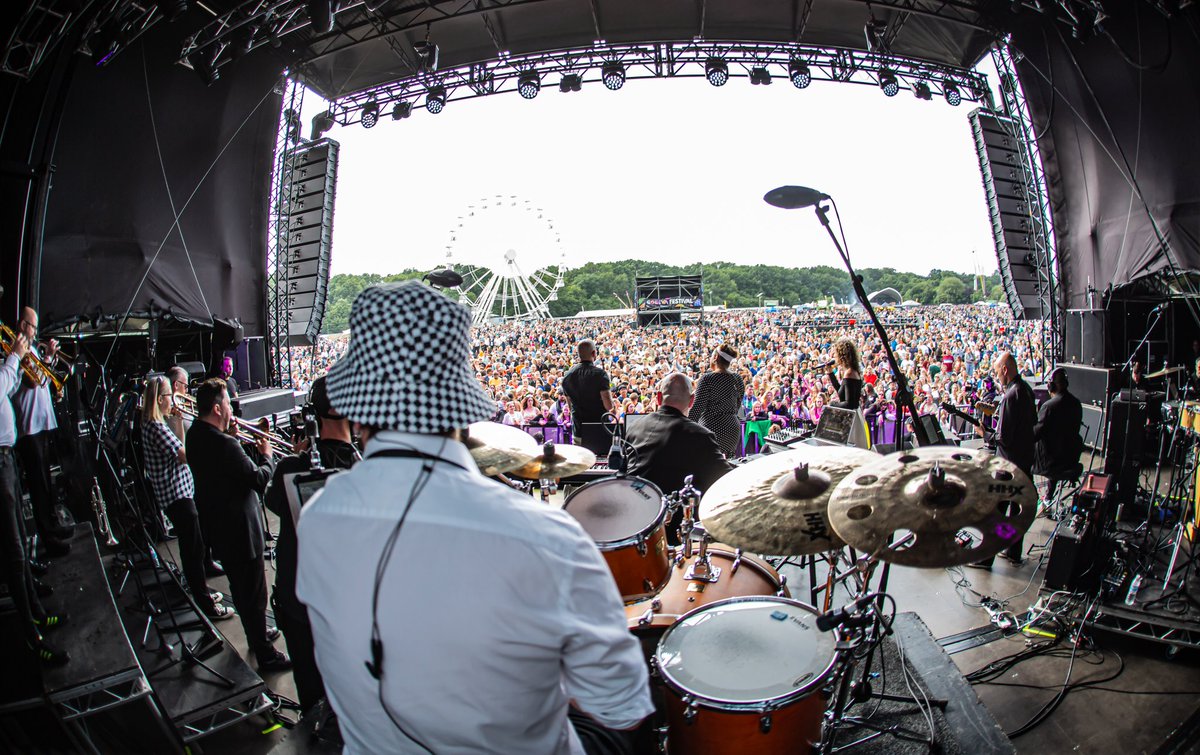 pdicko67's tweet photo. A brilliant day working @godivafestival with #secretsymphony
Fabulous two tone set. Endorsed during her set by no other than the amazing #Paulineblack
Reverent and quality tribute to the late #terryhall ❤
#godivafestival
Thanks Coventry!! https://t.co/Rf5i6fXHeA