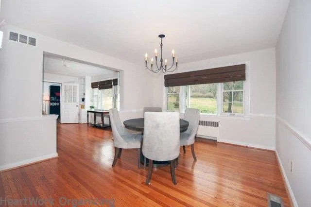 DarlaDeMorrow's tweet image. Home staging is more than just organizing, but paring down the clutter is a great place to start.

Read the full article: Home Staging Secrets For Your Home
▸ bit.ly/3NAEv8c

#HomeStagingSecrets #Organize #Organizingwins #Decorating #HomeStaging #Staging