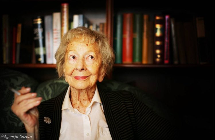 GaPiccolo's tweet photo. Szymborska. Non togliete dal mio dorso la terra | via @00doppiozero | https://t.co/zv6UhSdzH2 https://t.co/E51PSYobeP