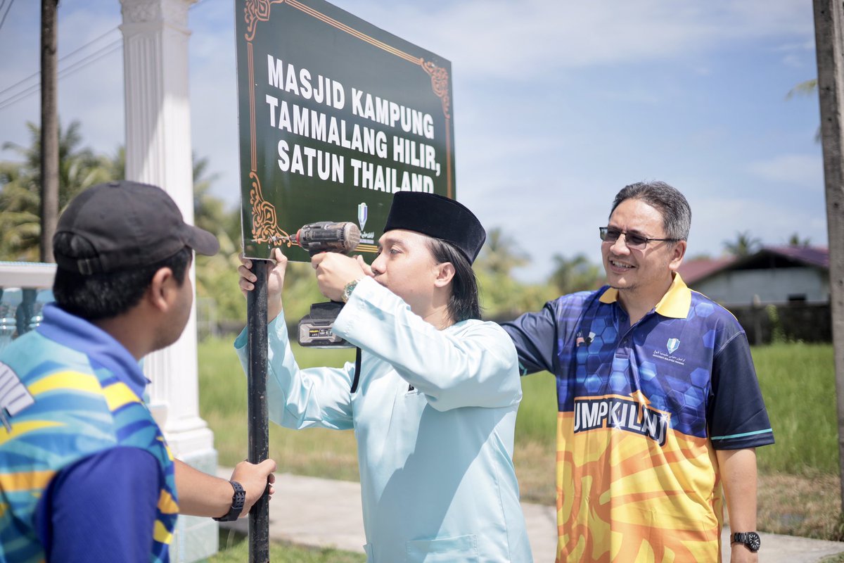 MadyasirAB's tweet photo. Hari ini seharian luangkan masa bersama rombongan pelajar UMP ke Program Mobiliti Kampung Tammalang, Thailand bermula 30 Jun hingga 4 Julai 2023. Ini tahun ke-7, UMP membuat program di Kampung ini sejak 2012.

[1/3] https://t.co/IwE09XNoPi
