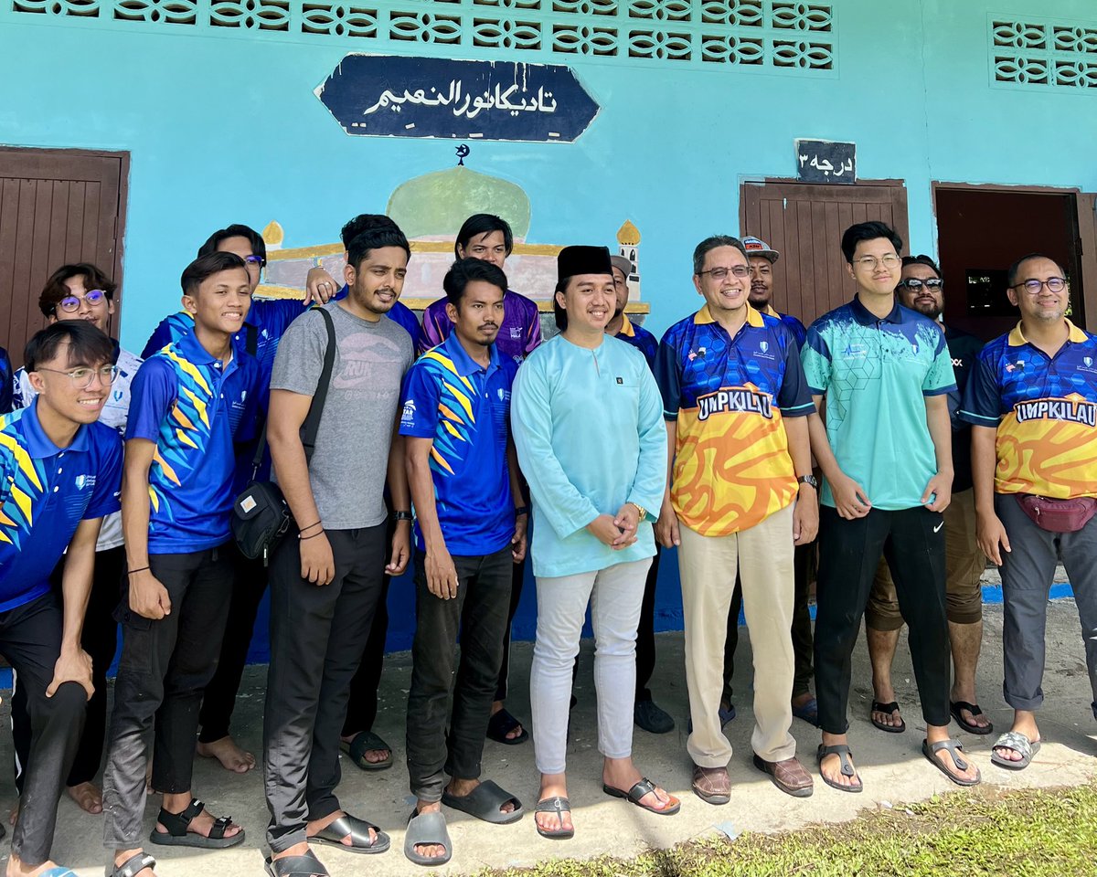 MadyasirAB's tweet photo. Hari ini seharian luangkan masa bersama rombongan pelajar UMP ke Program Mobiliti Kampung Tammalang, Thailand bermula 30 Jun hingga 4 Julai 2023. Ini tahun ke-7, UMP membuat program di Kampung ini sejak 2012.

[1/3] https://t.co/IwE09XNoPi