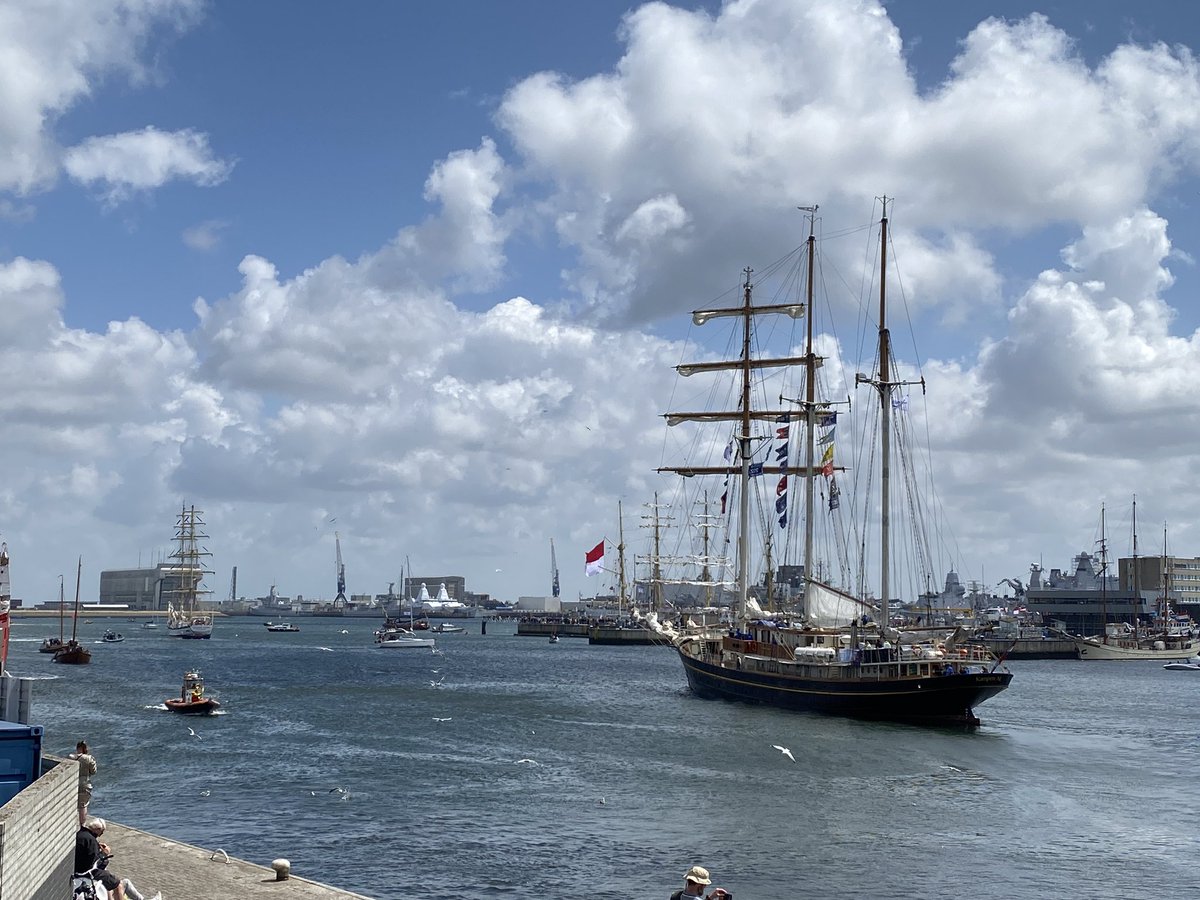 Wat een gezelligheid op de kade bij <a href="/SailDenHelder23/">Sail Den Helder 2023</a>