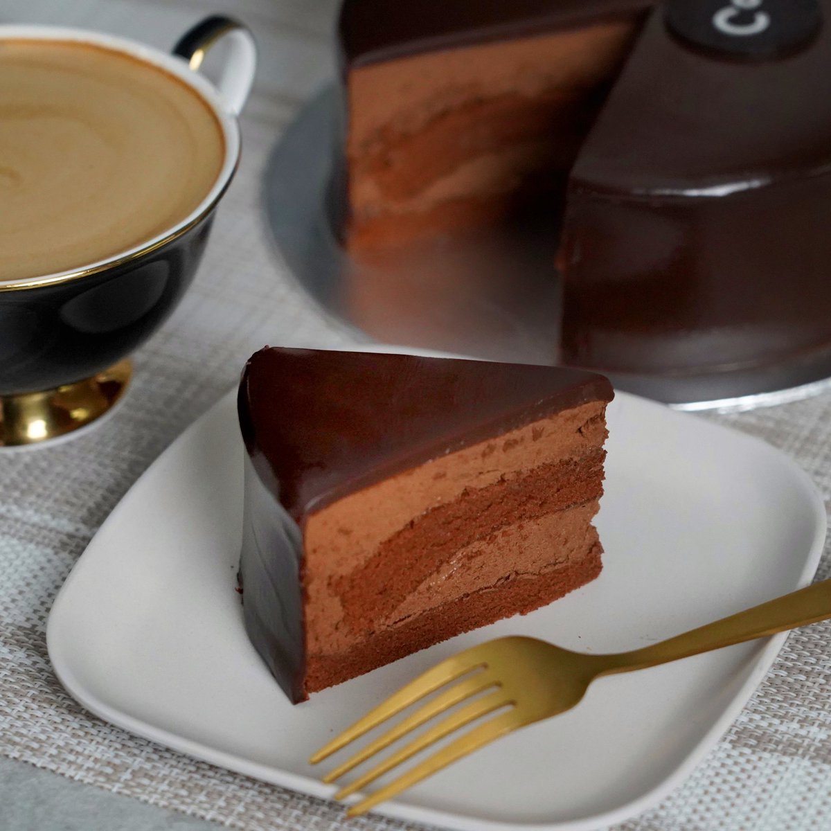 ChcolateOrigin's tweet photo. 頑張った自分へのご褒美に。
濃厚チョコレートケーキを
食べてリラックスしましょう🤎🤎🤎
オンラインストアでの
販売も計画中です🎶
#ChocolateOrigin
#自分へのご褒美に https://t.co/WGkMvmgeqg
