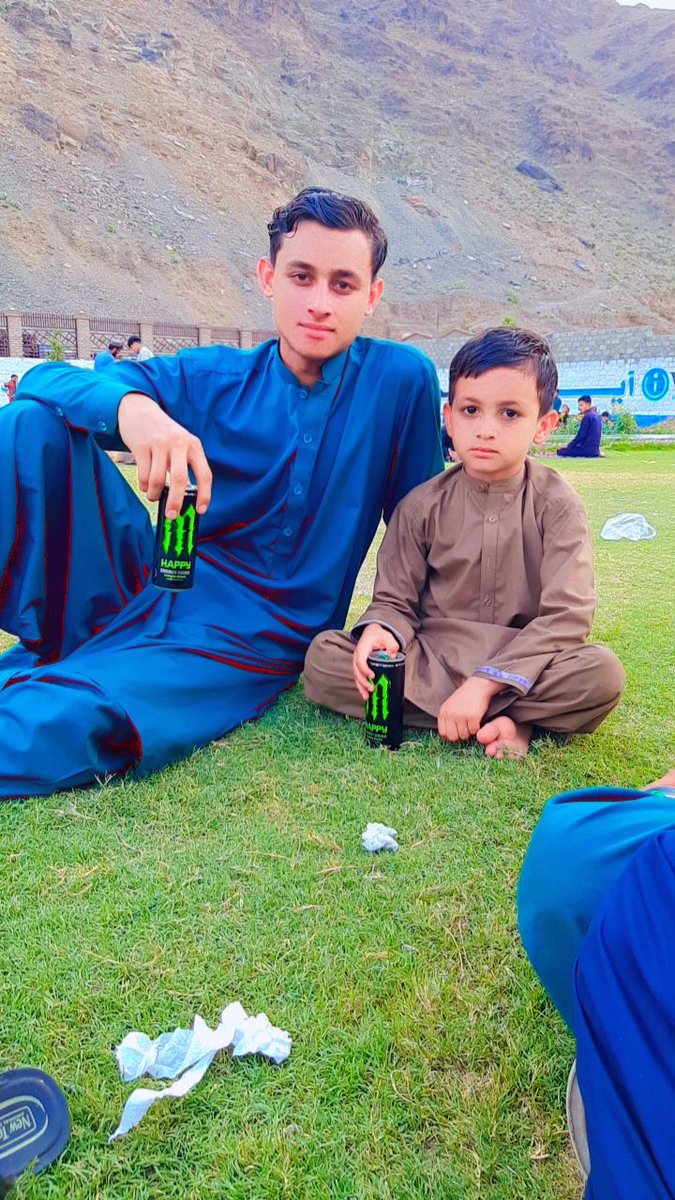 UlfatSamar's tweet photo. *بی دلیله خومین درباندی نه یم 🫡 
*له خبرودی خوشبو ��ازی لونګه♥️
راسره مي خوږ وراره مدثر خان💖
    موقعیت کنړ چغان پارک https://t.co/mSZpJffkEA