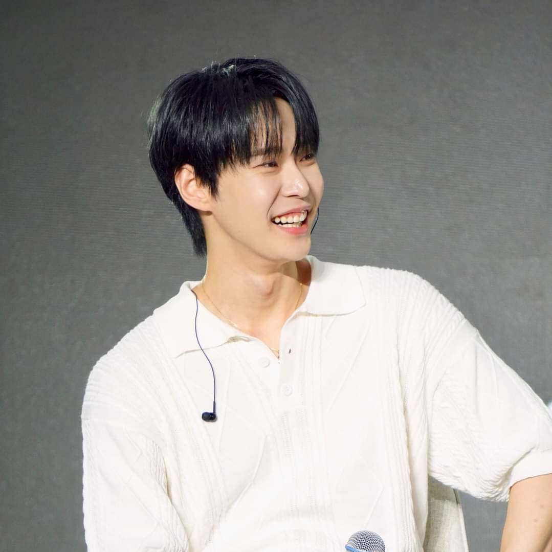 doyoung's gummy smile 🥹