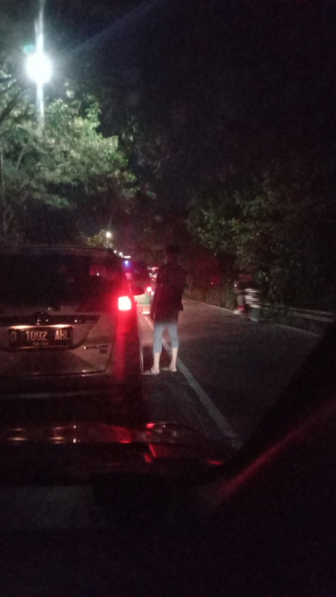 spidamar's tweet photo. @PRFMnews derwati rasa limbangan, dari kawasan industri sampe turunan tol 1,5 jam. asa dzhalim al jabar +  persib https://t.co/6jKXa0GyxG