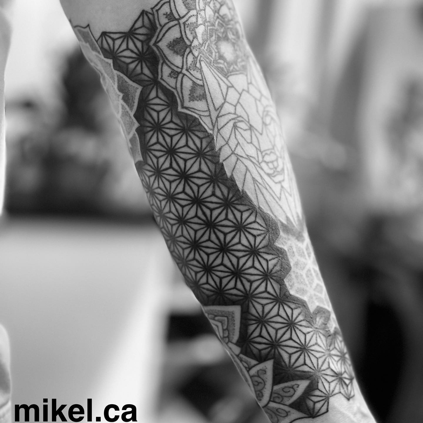 Andrea Studio - Mandala Tattoo by @simone__mocci  ~~~~~~~~~~~~~~~~~~~~~~~~~~~~~~~ #mandalatattoo #mandala #geometrictattoo # geometric #geometrictattoo #pattern #patterntattoo #tattoo #tattoos  #blackandwhite #blackandwhitetattoo #dotoworktattoo #dotwork ...