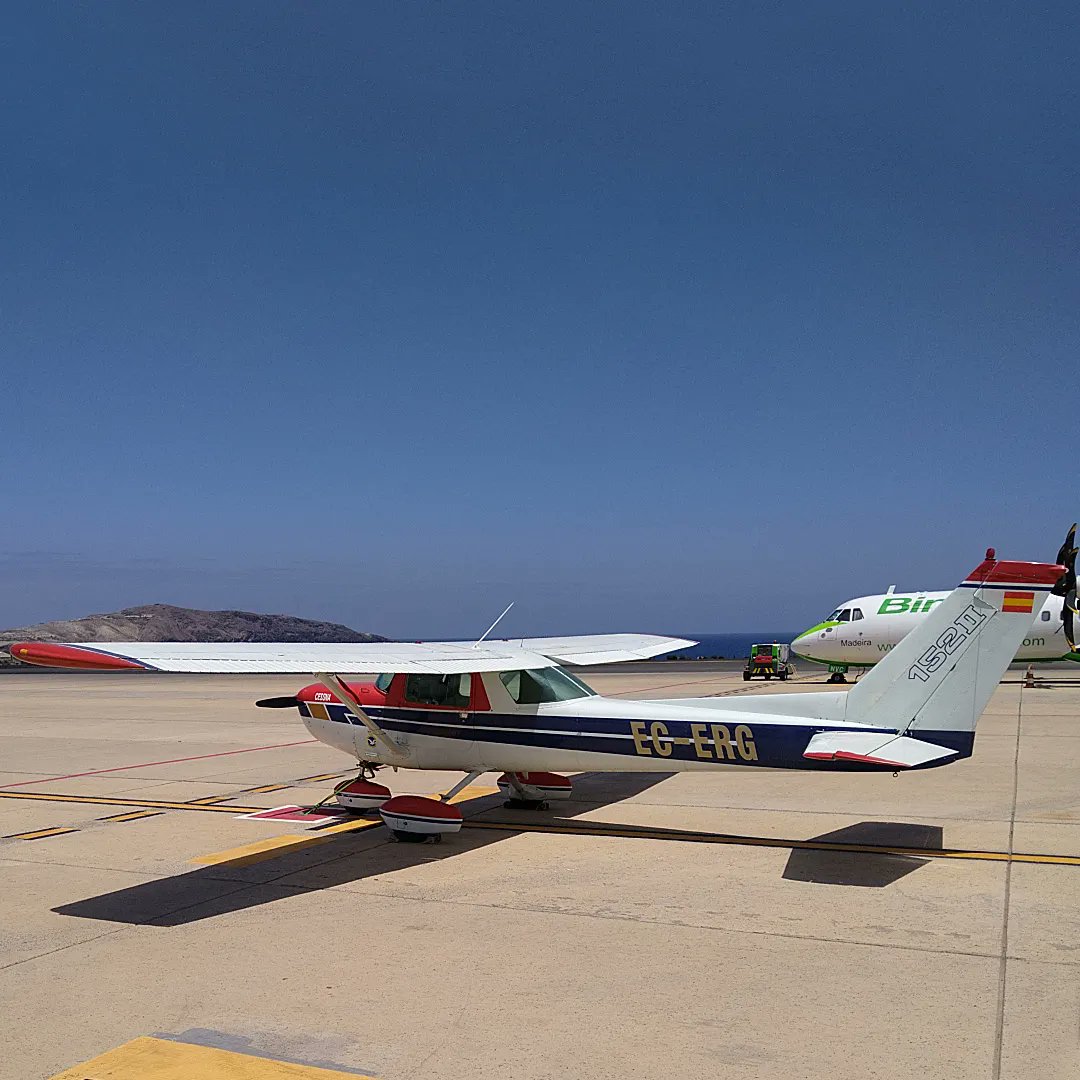 RealAeroclubGC's tweet photo. Semana intensa de vuelos en el Real Aeroclub de Gran Canaria en Gran Canaria, Fuerteventura y Lanzarote. Gracias a todos los socios, amigos y familiares que han querido compartir con nosotros las mejores vistas aéreas desde nuestra Cessna #ECERG.
@realaeroclub https://t.co/Uz7PwJeute