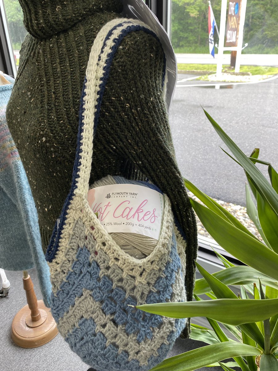 TheYarnSellar's tweet image. Helaine crocheted the            Modern Granny Boho Bag
by Jeanne Steinhilber with Hotcakes by @plymouthyarn 😍#crochetersofinstagram @jeannestein #plymouthyarn #bohobag