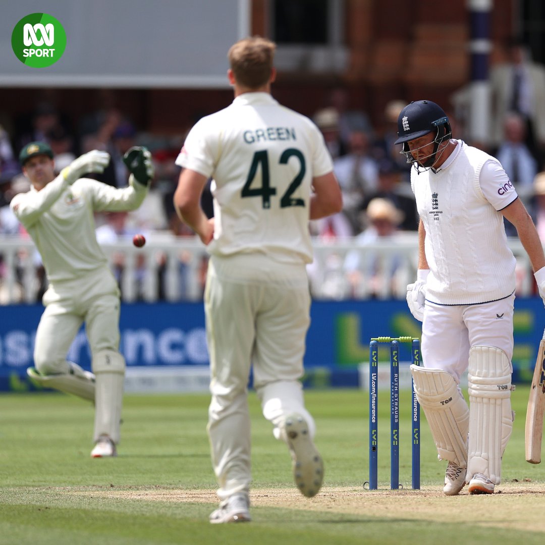 abcsport's tweet image. 😬 Images that precede unfortunate events.

Live blog: ab.co/3pEprNk
Listen live on ABC Listen: ab.co/3ZNQin6
#ENGvAUS #Ashes