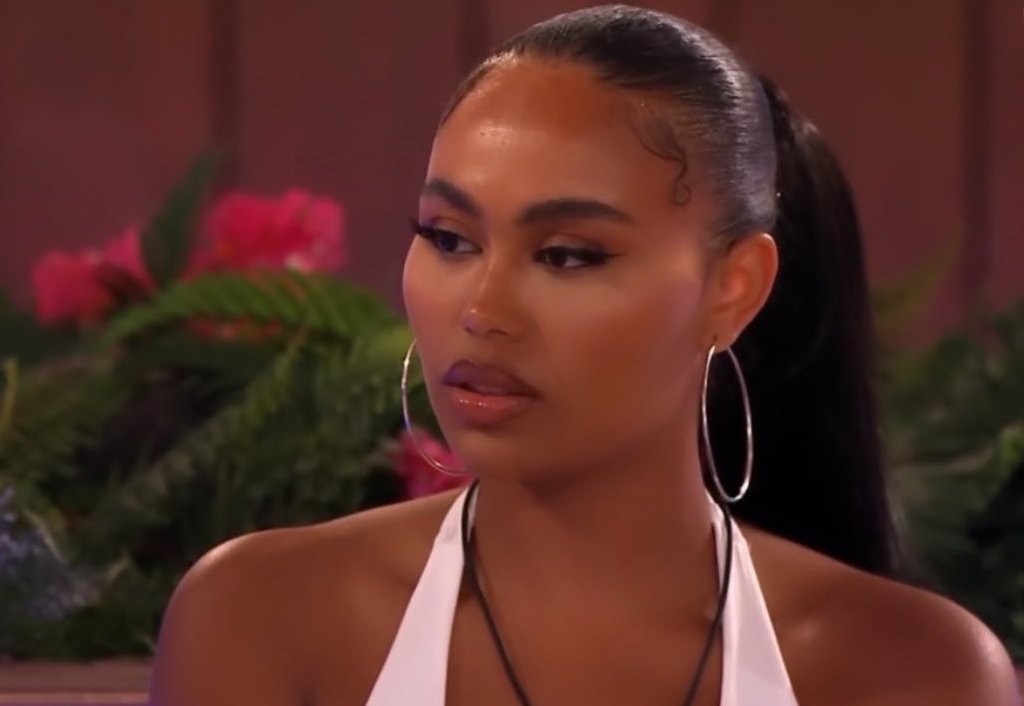 lisalobe87's tweet photo. Her face card >>>>>
#LoveIsland https://t.co/QWmmnXVSUs