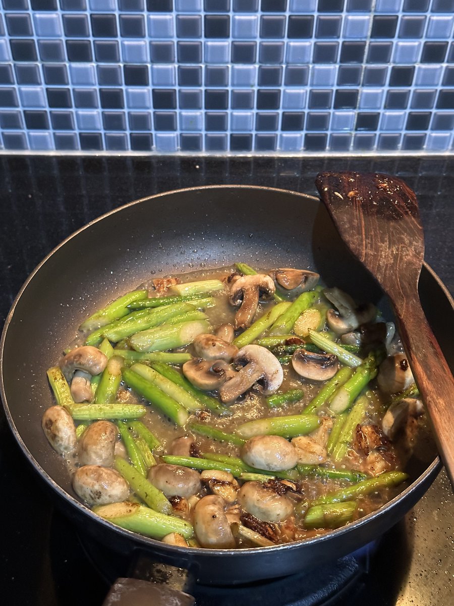 imvakboy's tweet photo. This is what i do on sunday..
cooking.. i love cooking so much..
and today my sons want to eat some steak so im gonna make it for them..

#sunfunday https://t.co/yJB9AzllbM