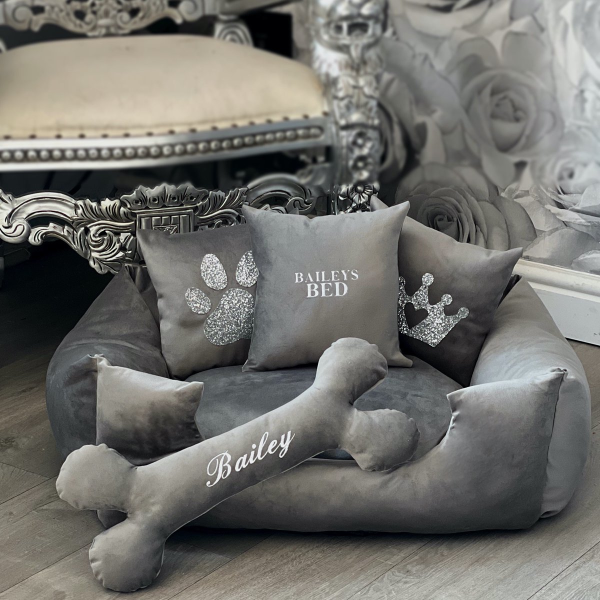 fabricnco's tweet photo. Small businesses are struggling more than ever right now so I am going to attempt to post on every platform at least once as possible to help broaden my audience. Please support your small local businesses. We need it more than ever❤️ #personaliseddogbed #SmallBusiness https://t.co/gIjmmTT1KU