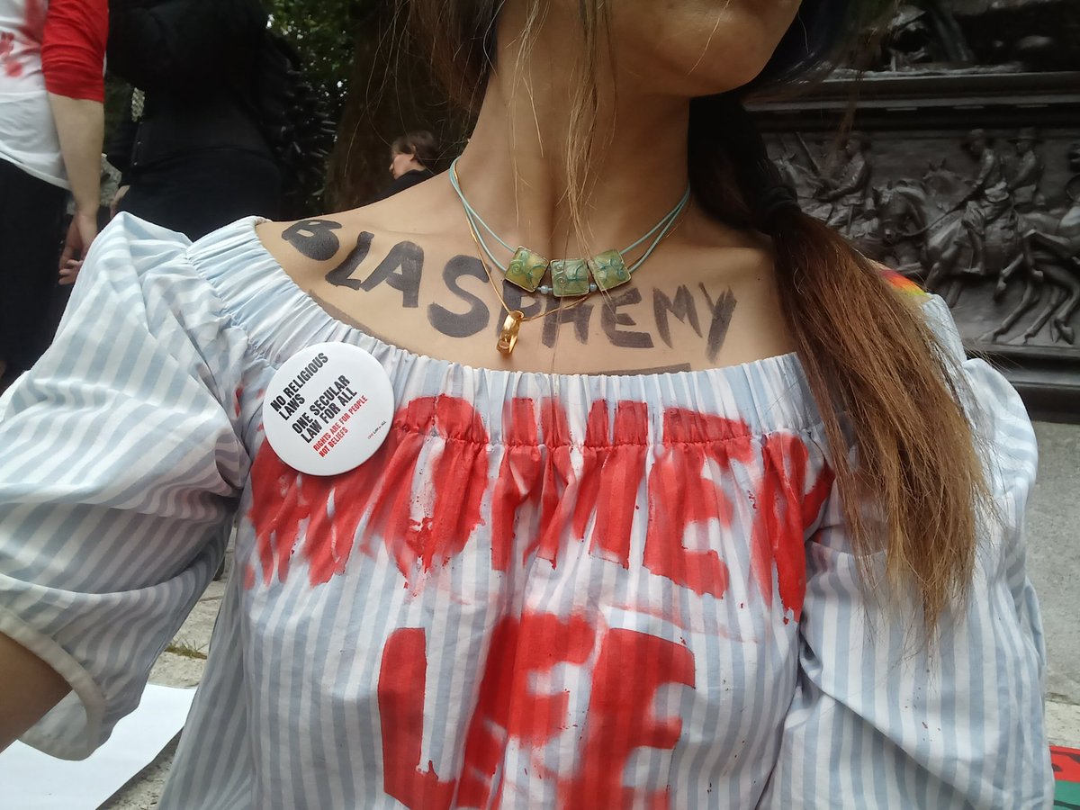 KhadijaKhan__'s tweet photo. No For Sharia Law
Not in the UK
Not anywhere in the world
Sharia law belongs to the dustbin of history.
Photo credit: @CEMB_forum
#womenlifefreedom
#blasphemyisahumanright
#OneSecularLawForAll
#PrideInLondon
#London🇬🇧❤️ https://t.co/jIB7sDzicP