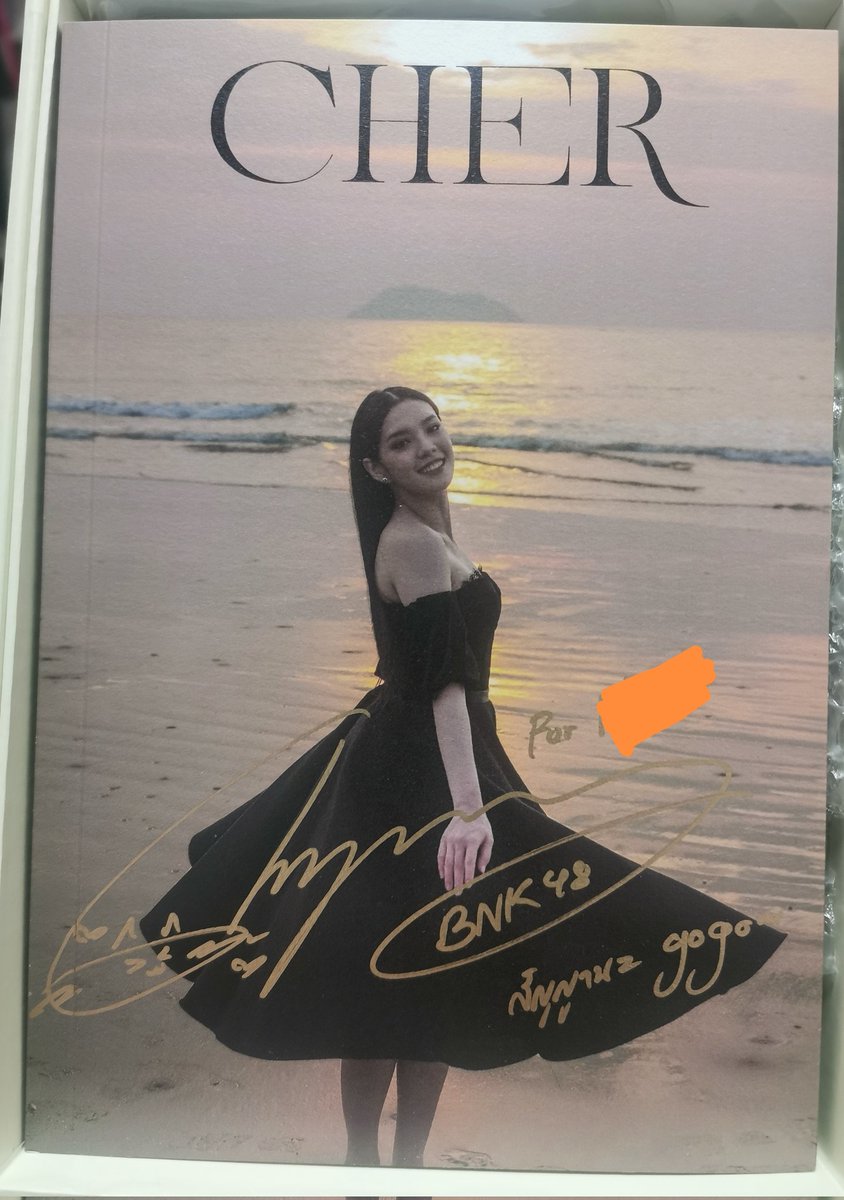 Vs5qiEDL88F5eV0's tweet photo. การเดินทางหลายขั่วโมงเพื่อไปหาคนนึงได้พูดคุยประมาณ1​นาที​แล้วเดินทางกลับอีกหลายขั่วโมงไม่น่าเชื่อว่าเราจะทำสิ่งนี้ได้​ สุดยอด​ #CherprangBNK48 #CherprangPhotobook https://t.co/IH9oTA1RTK
