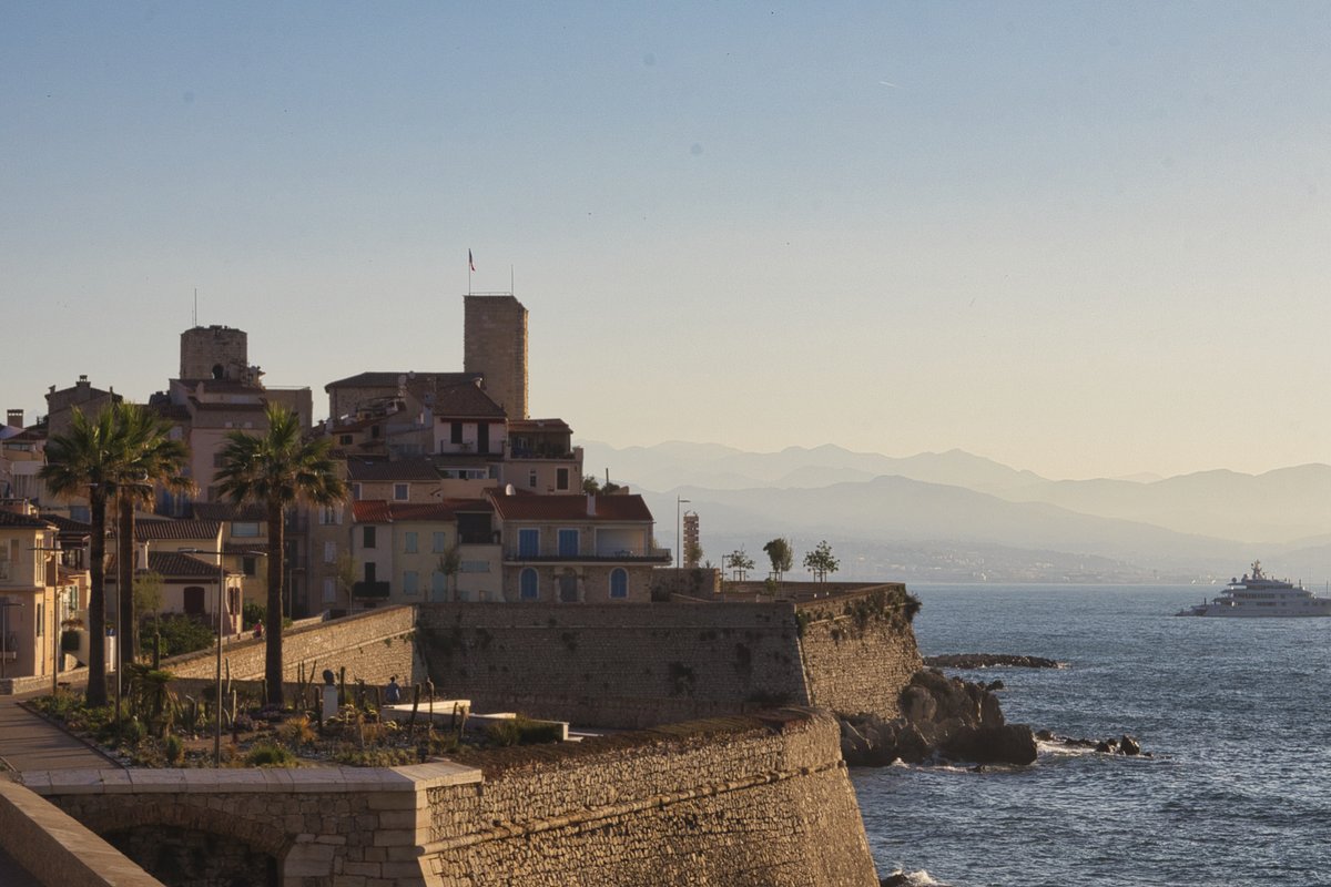 Yves06160's tweet photo. Découverte matinale du nouvel aménagement des remparts d'#Antibes,
une belle réussite
#antibesjuanlespins #alpesmaritimes #cotedazur https://t.co/farptXAE67