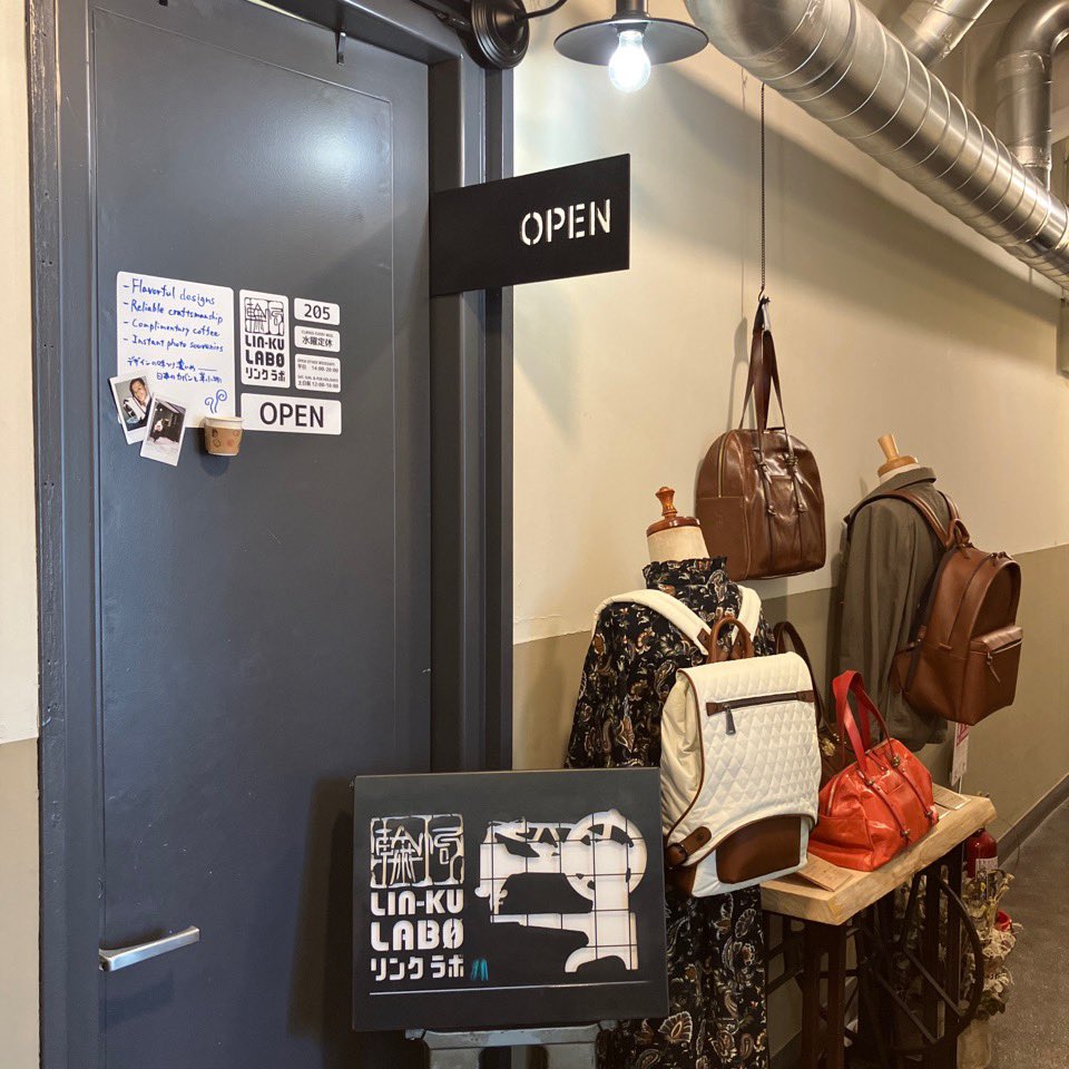 LinKuBag_en's tweet photo. We have many tourists these days. Most of them seem hesitant to enter our shop, so we try to give a welcoming vibe. 
As you can see, we are a bag shop. Furthermore the new panel shows our unique values. https://t.co/wcCrCinOgp