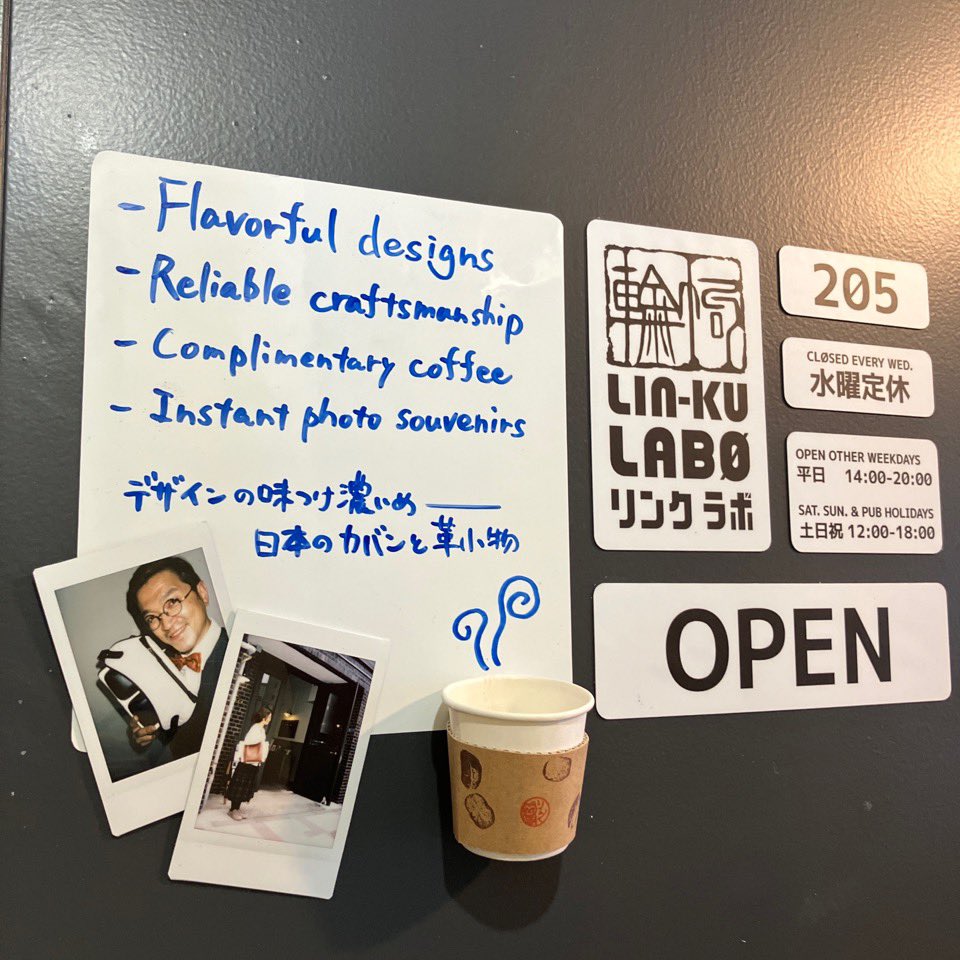 LinKuBag_en's tweet photo. We have many tourists these days. Most of them seem hesitant to enter our shop, so we try to give a welcoming vibe. 
As you can see, we are a bag shop. Furthermore the new panel shows our unique values. https://t.co/wcCrCinOgp