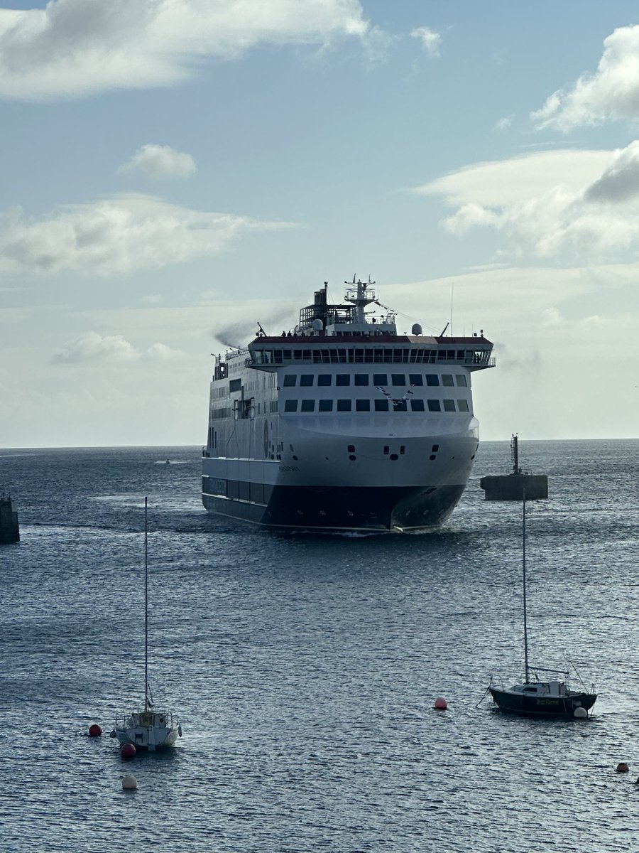 debrapet's tweet photo. Manxman arriving at new home in Douglas Harbour, Isle of Manโฆfor the first time!
#Manxman #IsleofMan #IslandLife #isleofman #iom #manx #iomsteampacket https://t.co/XH54PpicBR