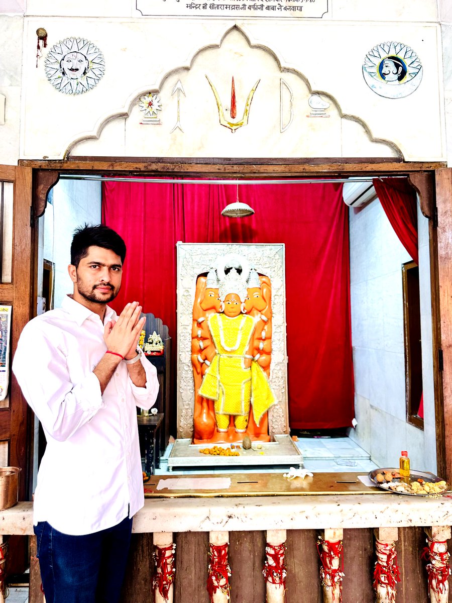 NirmlChoudhary's tweet photo. आज जन्मदिन के अवसर पर बालाजी महाराज के दर्शन कर आशीर्वाद लिया ।
#NirmalChoudhary https://t.co/pqmXmQQU8s