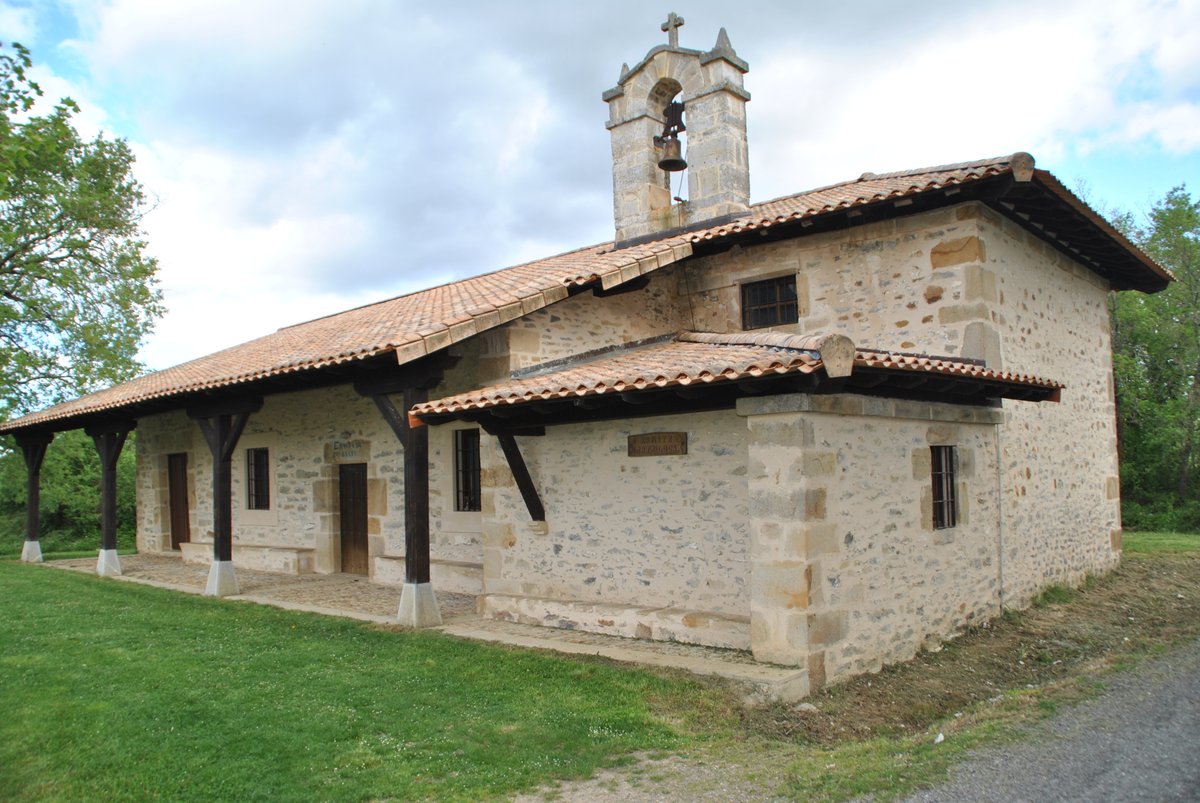 PatrimonioAlava's tweet photo. #Ondategi. En la ermita de #SantaLucía se celebraban las Juntas anuales de la Hermandad de #Zigoitia. La sala de juntas se encuentra adosada a la actual ermita del siglo XVII que alberga un retablo #barroco del XVIII. #Álava
Foto: @i_euskadi https://t.co/EbkyGBee5M