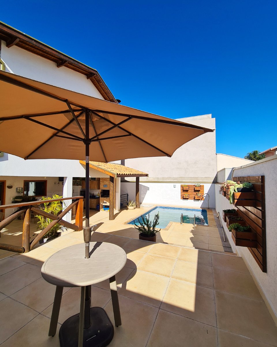 bomlar1980's tweet photo. REF.: 25922.

🔹3 suítes,
🔹sala para 3 ambientes,
🔹lareira,
🔹sala de tv,
🔹cozinha planejada,
🔹adega,
🔹espaço gourmet com churrasqueira,
🔹piscina aquecida,
🔹garagem coberta para 2 carros,
🔹área total do terreno com 316 m²,

📱 19 99882.9889 https://t.co/dbHqhMBHGc