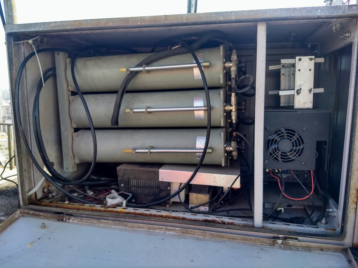 RadioOSG's tweet photo. Manutenção no repetidor #PY5TEL 146.770 mhz em Curitiba Paraná. Segue desativado até a chegada da peça faltante, aproveitando pra fazer todas as alterações necessárias.
.
.
.
.
.
#hamradio #radioamador #amateurradio #arpapr #labre #associacao #py5arp #vhf #repeater #uhf https://t.co/dHodsctttR
