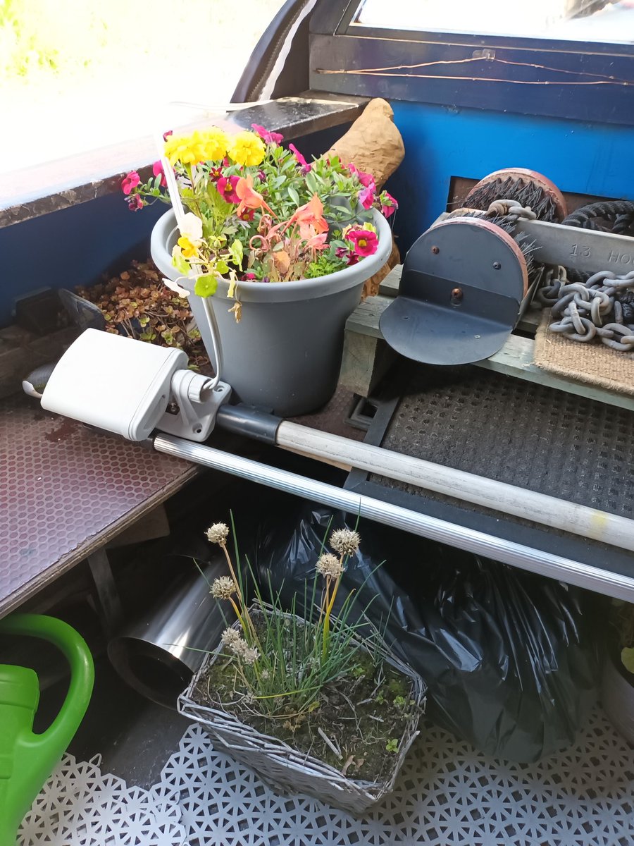 DeenaI's tweet photo. Not going across the Ribble Link today. Westerly winds too strong for safety. Maybe tomorrow, maybe Tuesday....maybe next week...

In the meantime need to move the garden again!!!
#boatsthattweet #boatlife #ribblelink https://t.co/2ZkhVlGp7x