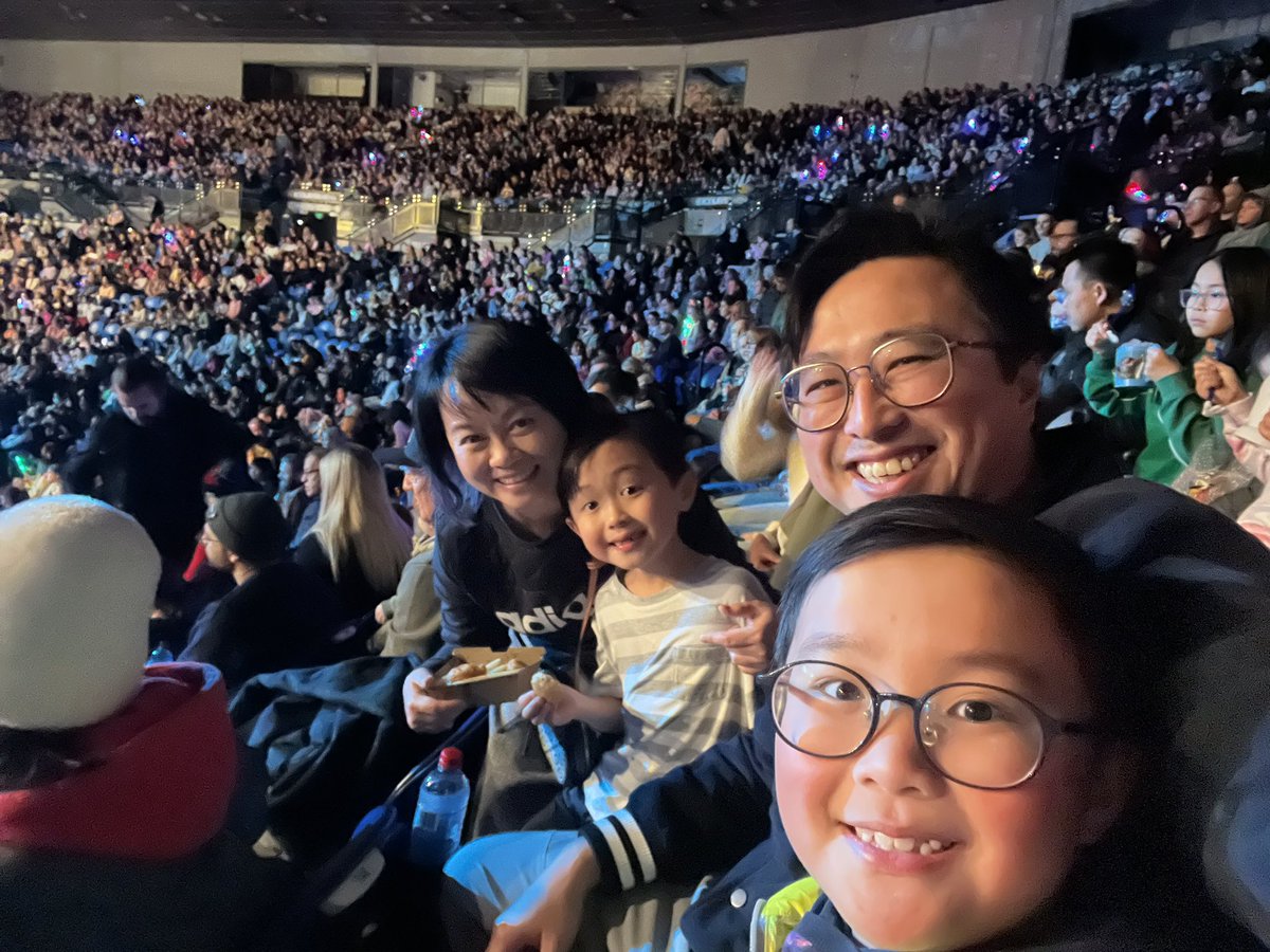 overmikelee's tweet photo. #disneyonice https://t.co/KIBHDHqIu4