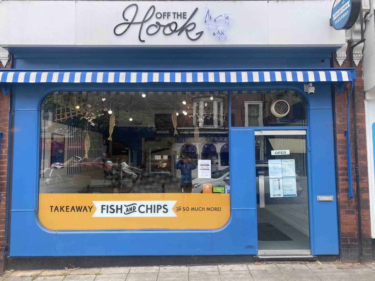 altrinchamhq's tweet photo. Off The Hook

A Chippy in #saletown that offers huge portions and #vegan fish and chips 

This was so nice !!!

I’m planning my next visit already https://t.co/UKsAQJbkbW