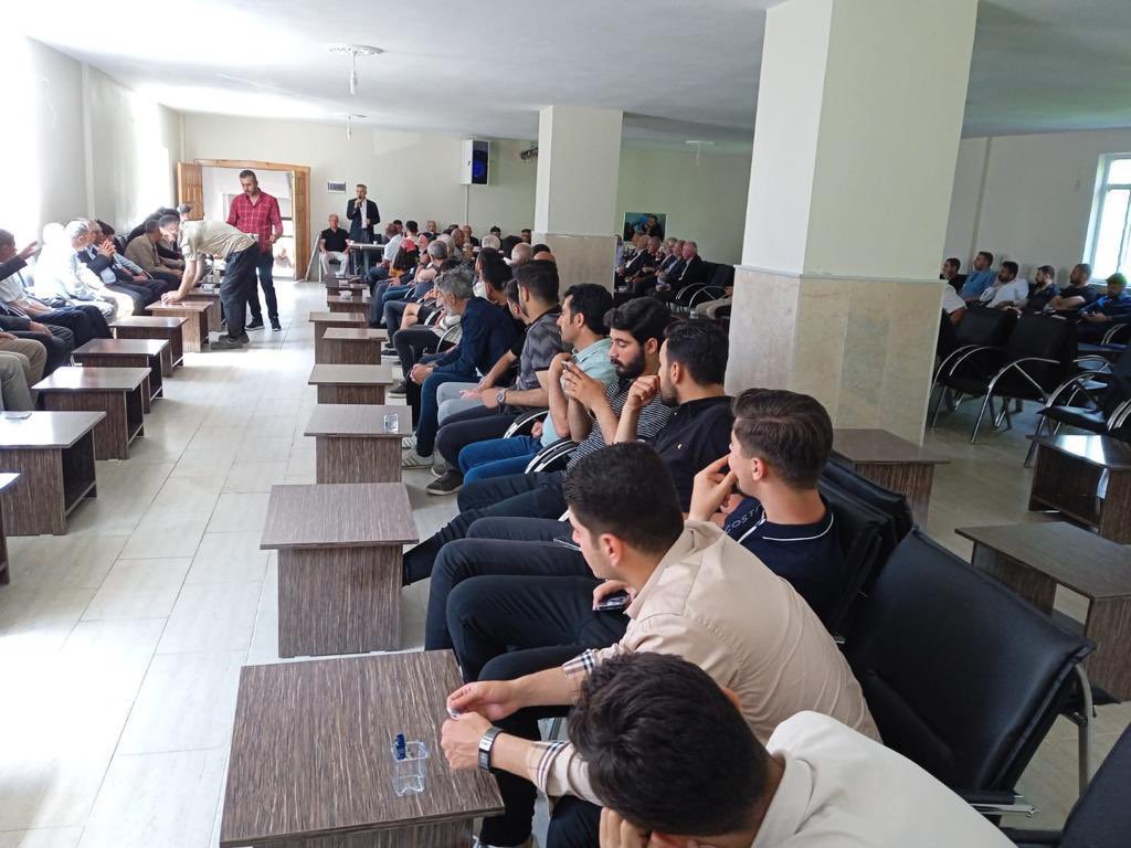 Görentaş ailesi mensupları ile Şeyh Muhammed Tayar (r.a) Kümbet’inde buluşup bayramlaşma ve kabir ziyarettinden sonra Gevaş’ta öğle yemeği ve akabinde istişarelerde bulunduk.Allah bütün ailelerin birlik ve  beraberliklerini daim kılsın.