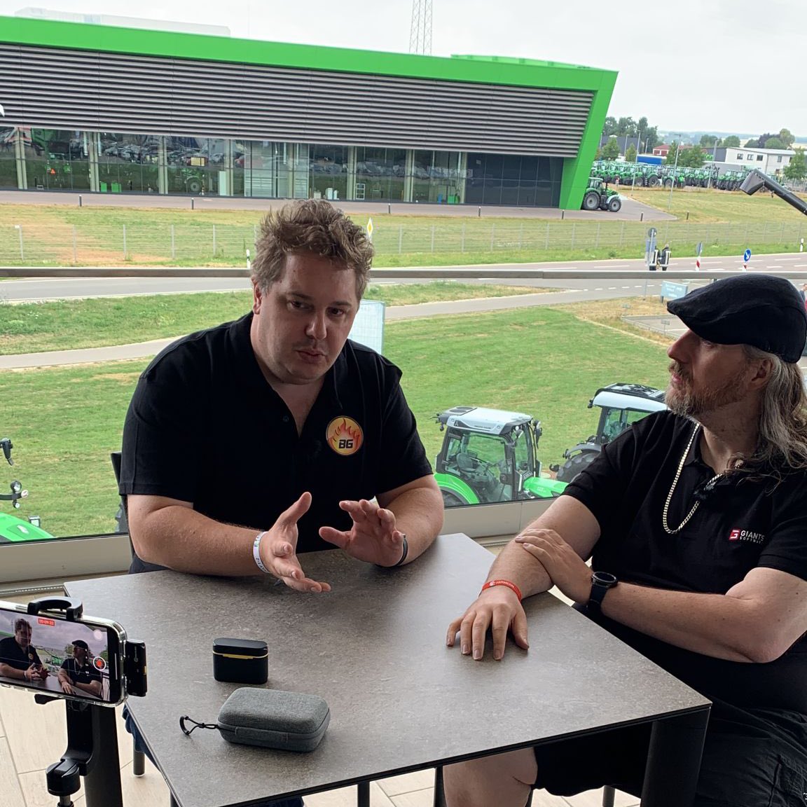 burninggamersde's tweet photo. Alles im Kasten! 🚜 Vielen Dank @Lisertan für das spannende Interview zu den Upcoming DLCs und den Feuerwehr Mod für den @farmingsim 22. Freut Euch drauf!  #farmcon23 https://t.co/2ya22IG1WY