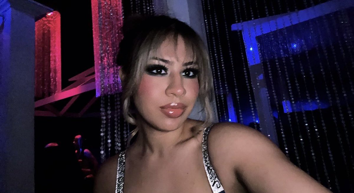 vanessavenusxo's tweet photo. They say my lip gloss is cool, my lip gloss be poppin' 💋 https://t.co/tSifsv9GYi