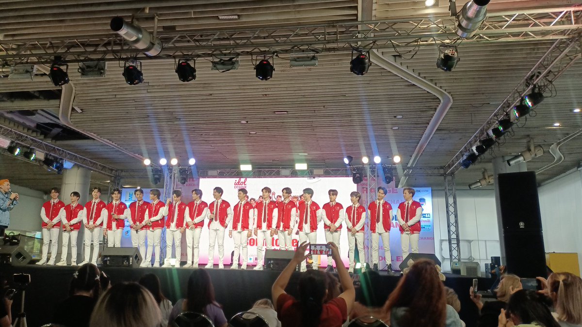 stmdthailand's tweet photo. 📷 เสร็จภาระกิจไปเรียบร้อย #idollexchange ทีม #BornToBeYTheSeries 

#stmdthailand #โดมเจ้าลักยิ้ม #dollar_patchara #fourthphacha #its_combat #Touchmyheartt https://t.co/Xwe7hyVO2T