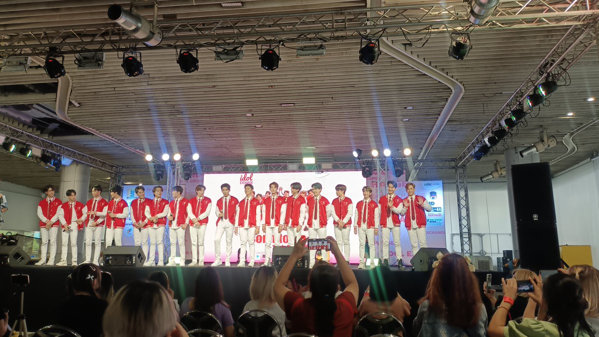 stmdthailand's tweet photo. 📷 เสร็จภาระกิจไปเรียบร้อย #idollexchange ทีม #BornToBeYTheSeries 

#stmdthailand #โดมเจ้าลักยิ้ม #dollar_patchara #fourthphacha #its_combat #Touchmyheartt https://t.co/Xwe7hyVO2T
