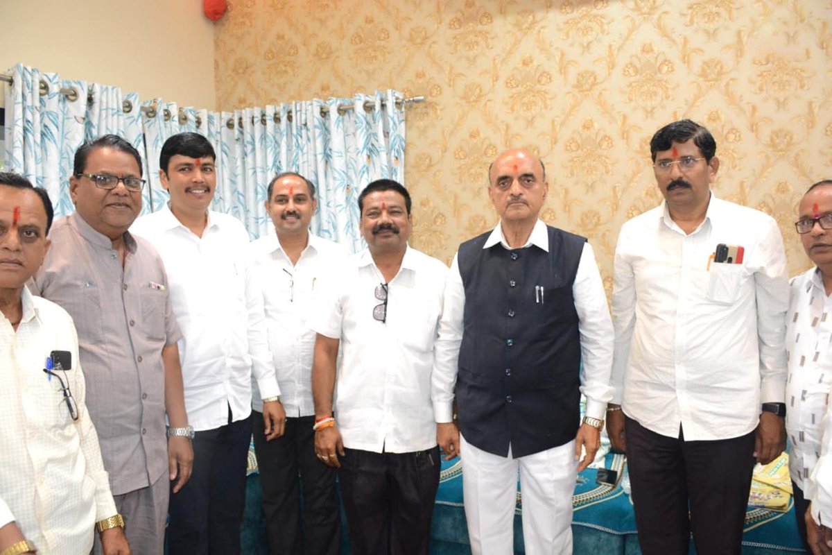 DrBhagwatKarad's tweet photo. आज भारतीय जनता पार्टी छत्रपती संभाजीनगरच्या वतीने "संपर्क से समर्थन" अभियानांतर्गत द्वारकादास वस्त्रदानाचे संचालक प्रसिद्ध उद्योजक श्री. सदाशिव पाटील जी यांच्या निवासस्थानी सदिच्छा भेट दिली.
#DrKaradUpdates
#SamparkSeSamarthan
#MahaJansamparkAbhiyan
#modi9
#9YearsOfSeva https://t.co/EjxjmrFgC4